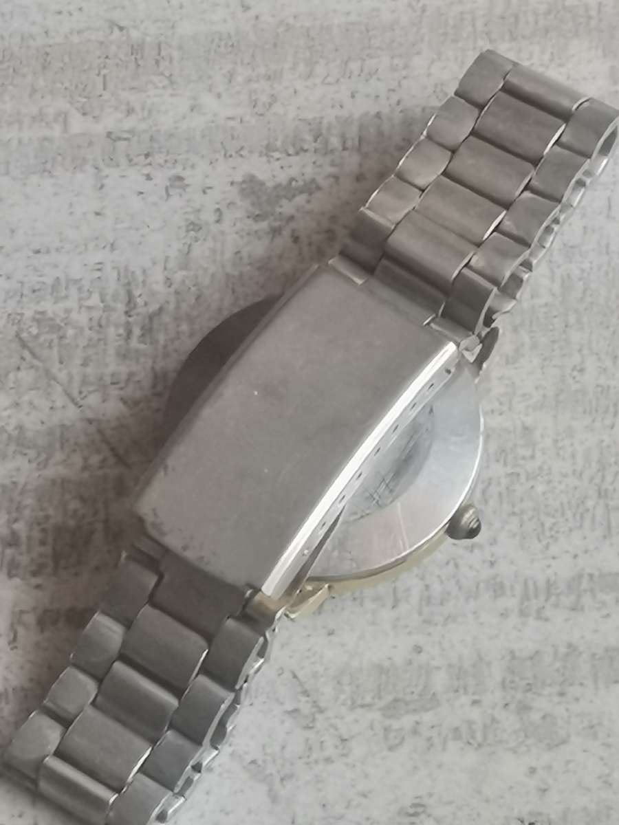 VINTAGE MENS GOLD LANCO GENEVE SWISS MADE QUARTZ WATCH - UNTESTED SELLING AS IS