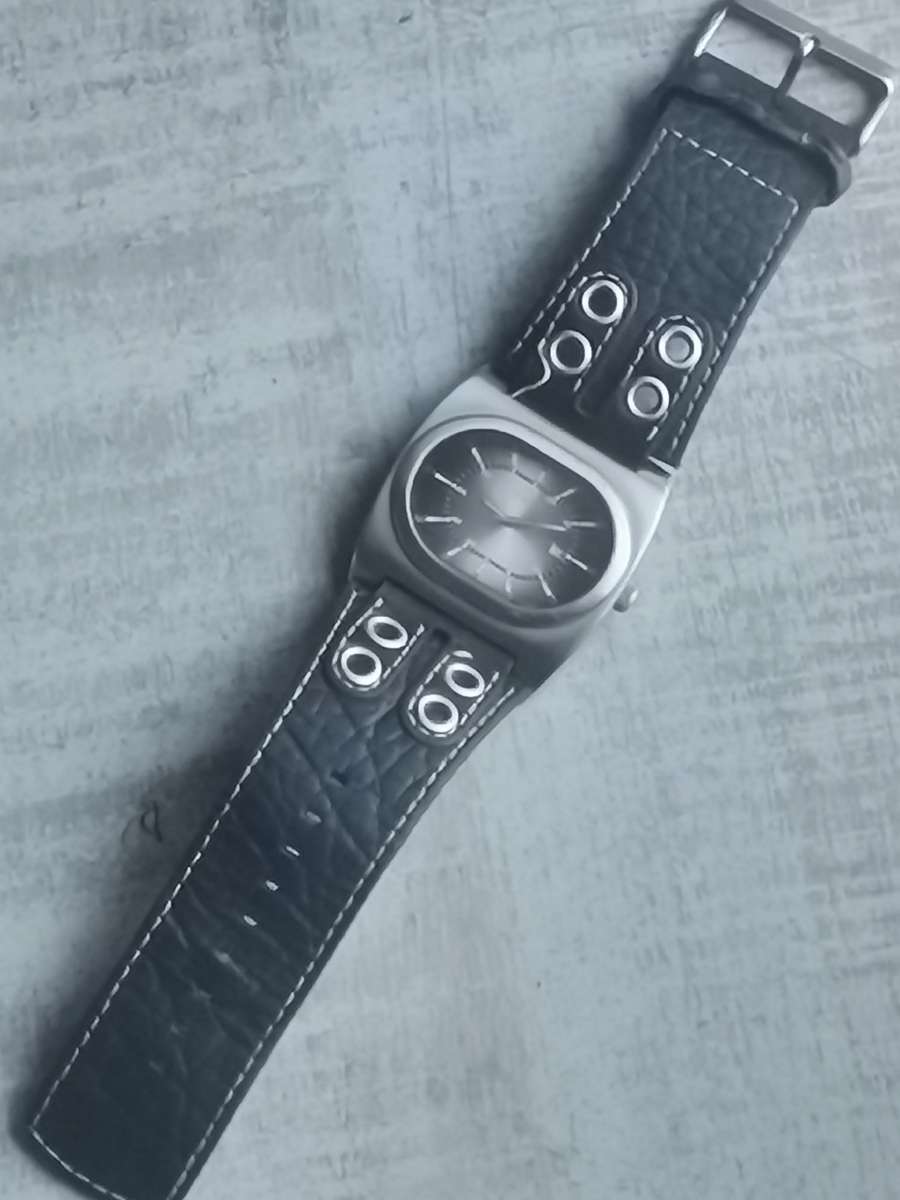MENS TEMPO 45MM WATCH IN EXCELLENT WORKING CONDITION