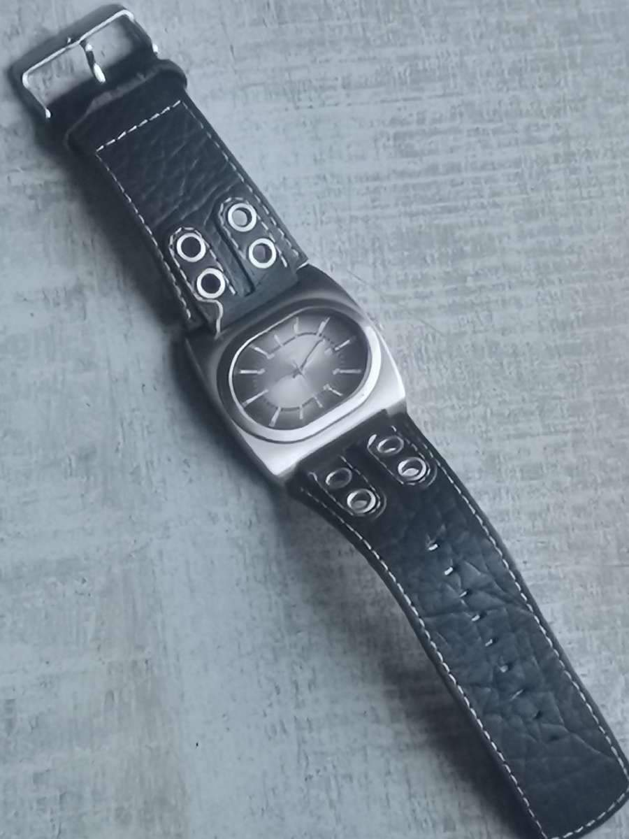 MENS TEMPO 45MM WATCH IN EXCELLENT WORKING CONDITION