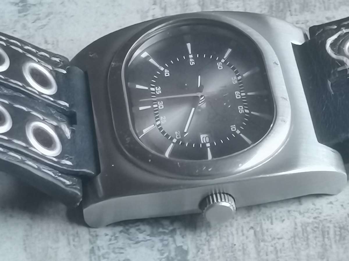 MENS TEMPO 45MM WATCH IN EXCELLENT WORKING CONDITION