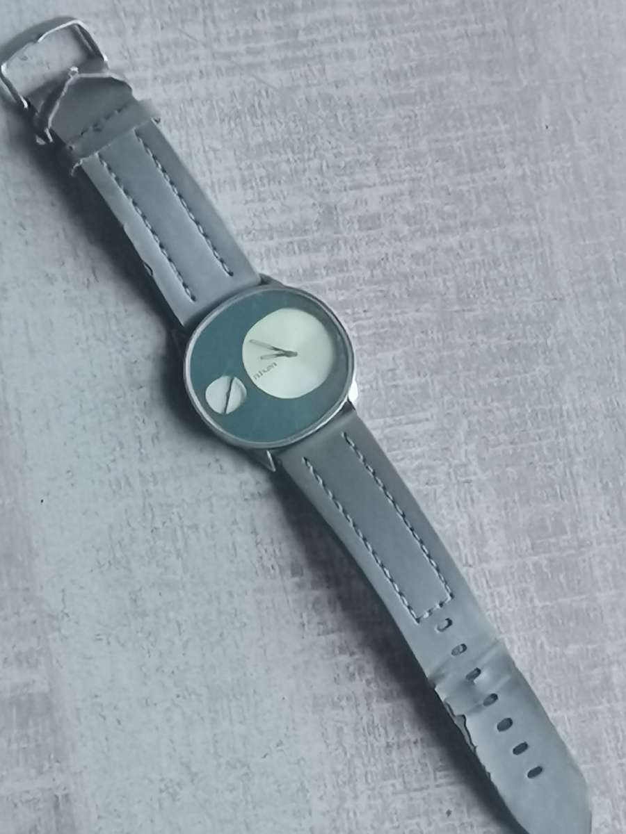 MENS NIXON STAR STRUCK WATCH IN EXCELLENT WORKING CONDITION