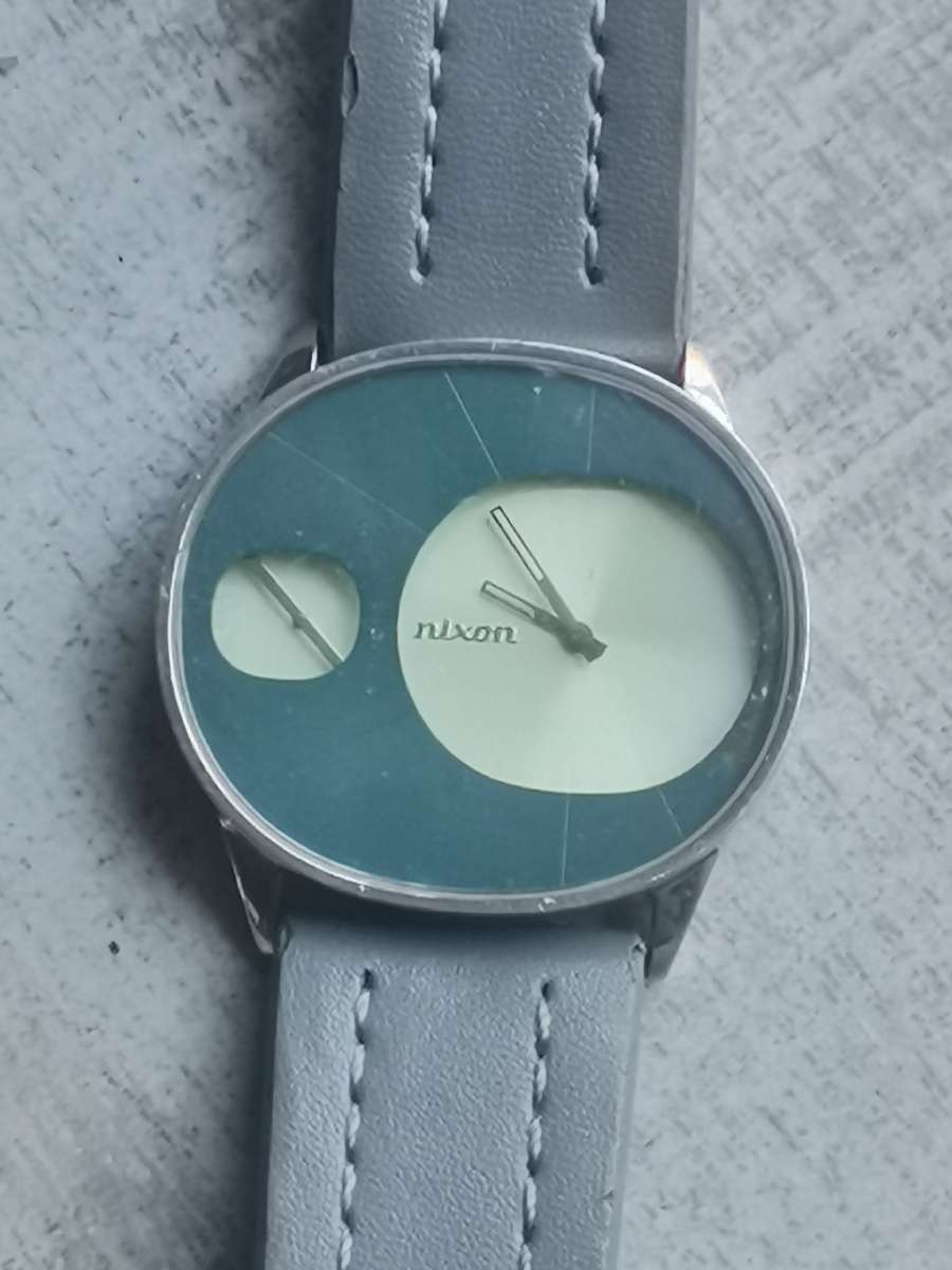 MENS NIXON STAR STRUCK WATCH IN EXCELLENT WORKING CONDITION