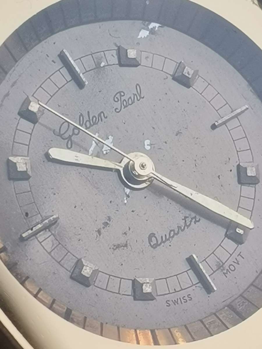 MENS VINTAGE GOLDEN PEARL QUARTZ WATCH IN EXCELLENT WORKING CONDITION