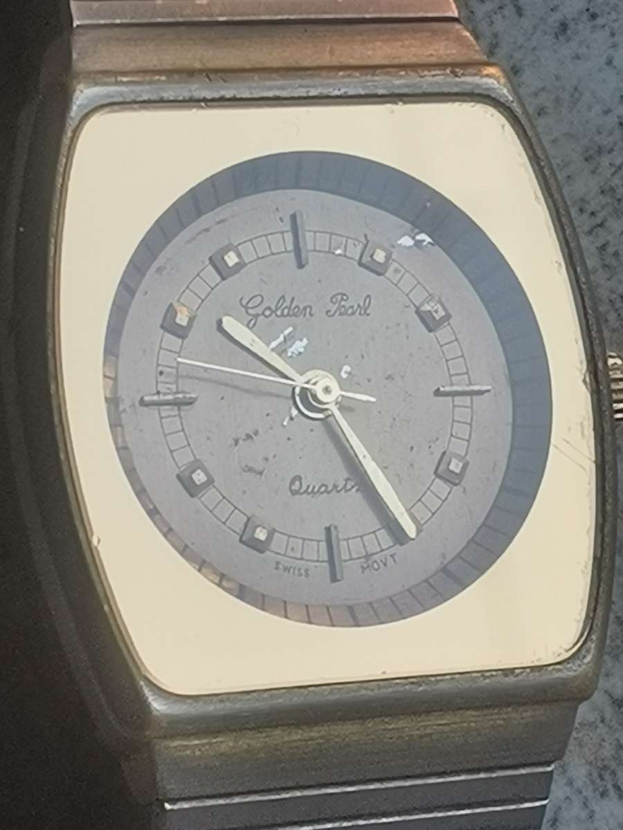 MENS VINTAGE GOLDEN PEARL QUARTZ WATCH IN EXCELLENT WORKING CONDITION