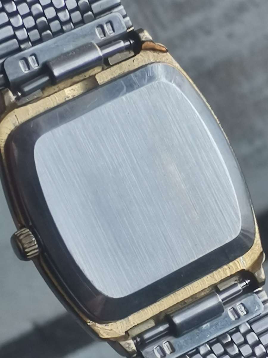 MENS VINTAGE GOLDEN PEARL QUARTZ WATCH IN EXCELLENT WORKING CONDITION