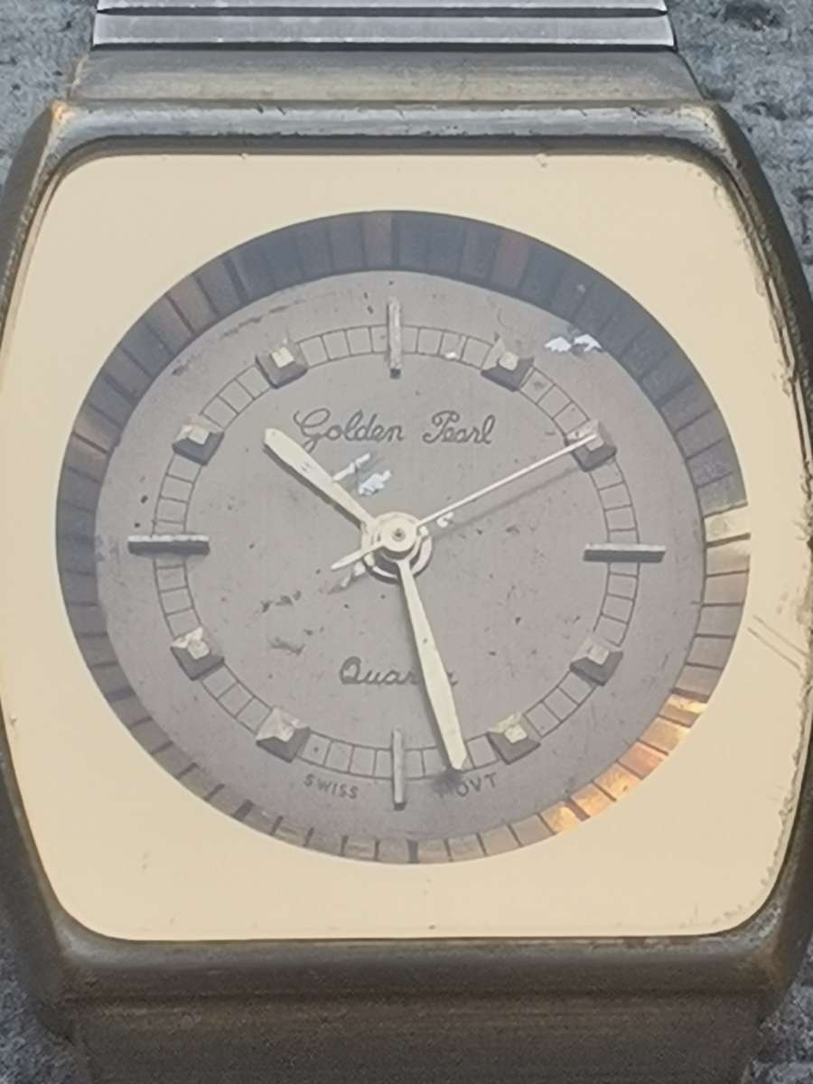 MENS VINTAGE GOLDEN PEARL QUARTZ WATCH IN EXCELLENT WORKING CONDITION