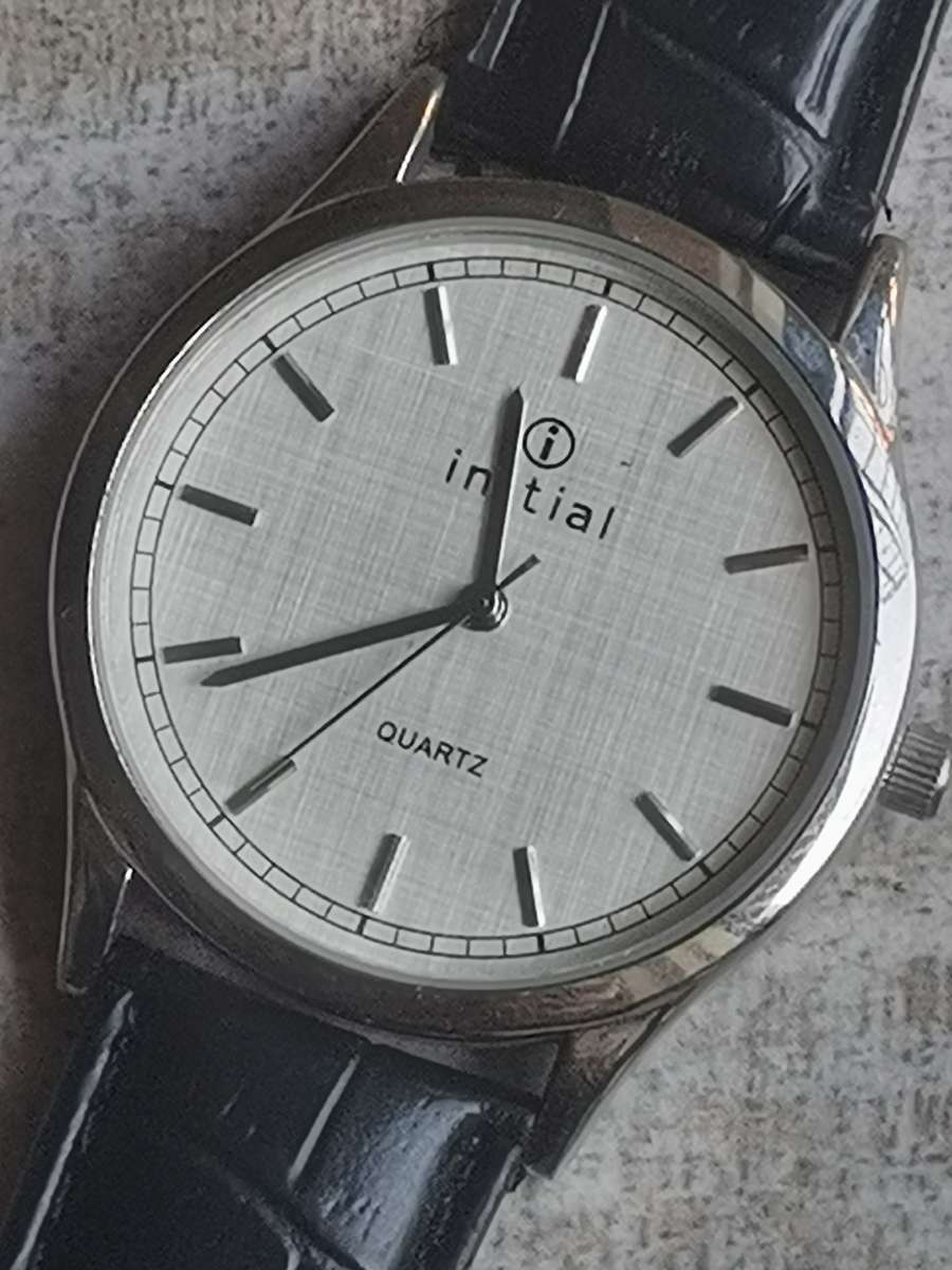 MENS INITIAL AND GEMIUS ARMY WATCH BOTH IN EXCELLENT WORKING CONDITION - BIDDING FOR BOTH