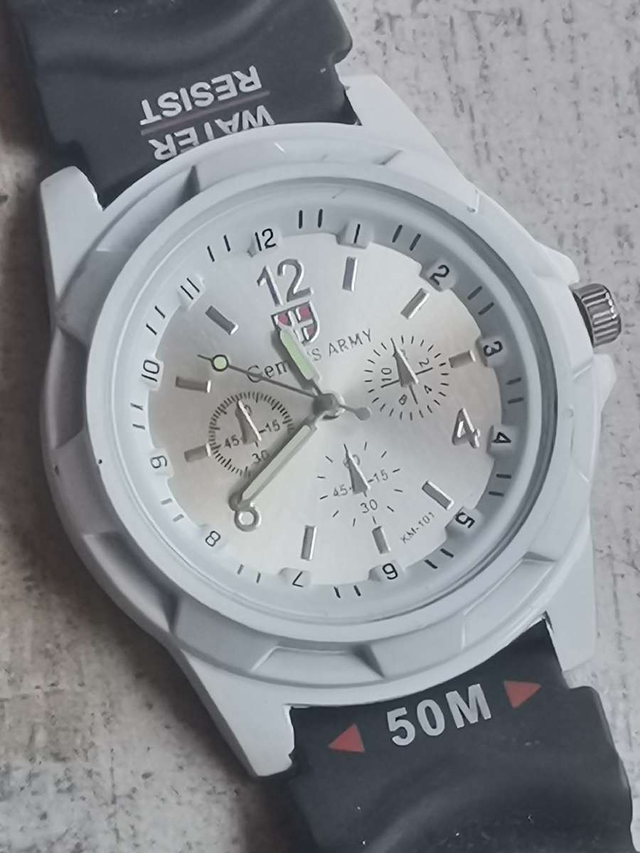 MENS INITIAL AND GEMIUS ARMY WATCH BOTH IN EXCELLENT WORKING CONDITION - BIDDING FOR BOTH