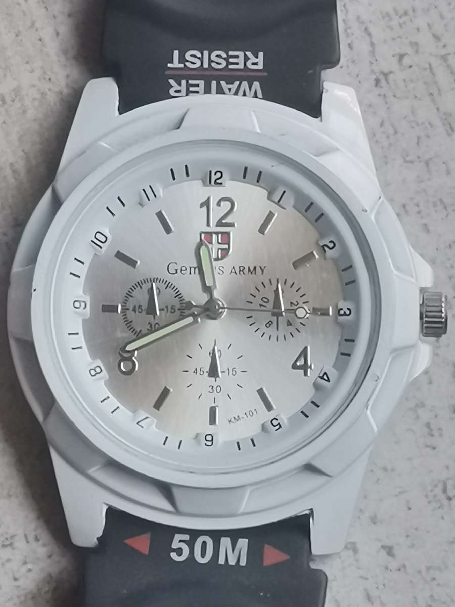 MENS INITIAL AND GEMIUS ARMY WATCH BOTH IN EXCELLENT WORKING CONDITION - BIDDING FOR BOTH