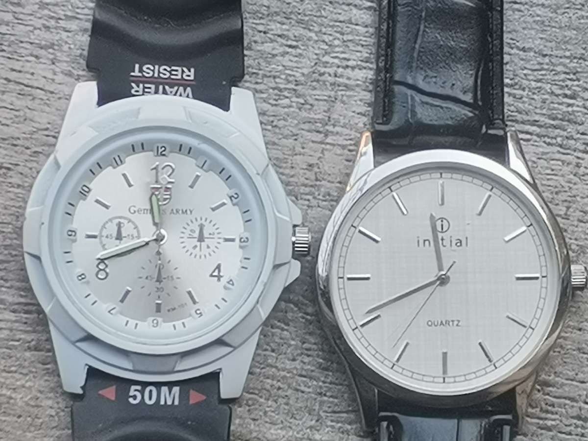 MENS INITIAL AND GEMIUS ARMY WATCH BOTH IN EXCELLENT WORKING CONDITION - BIDDING FOR BOTH