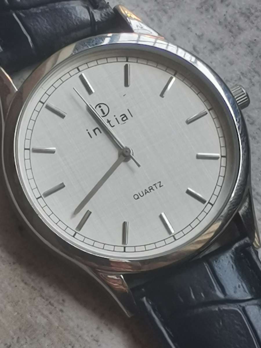 MENS INITIAL AND GEMIUS ARMY WATCH BOTH IN EXCELLENT WORKING CONDITION - BIDDING FOR BOTH