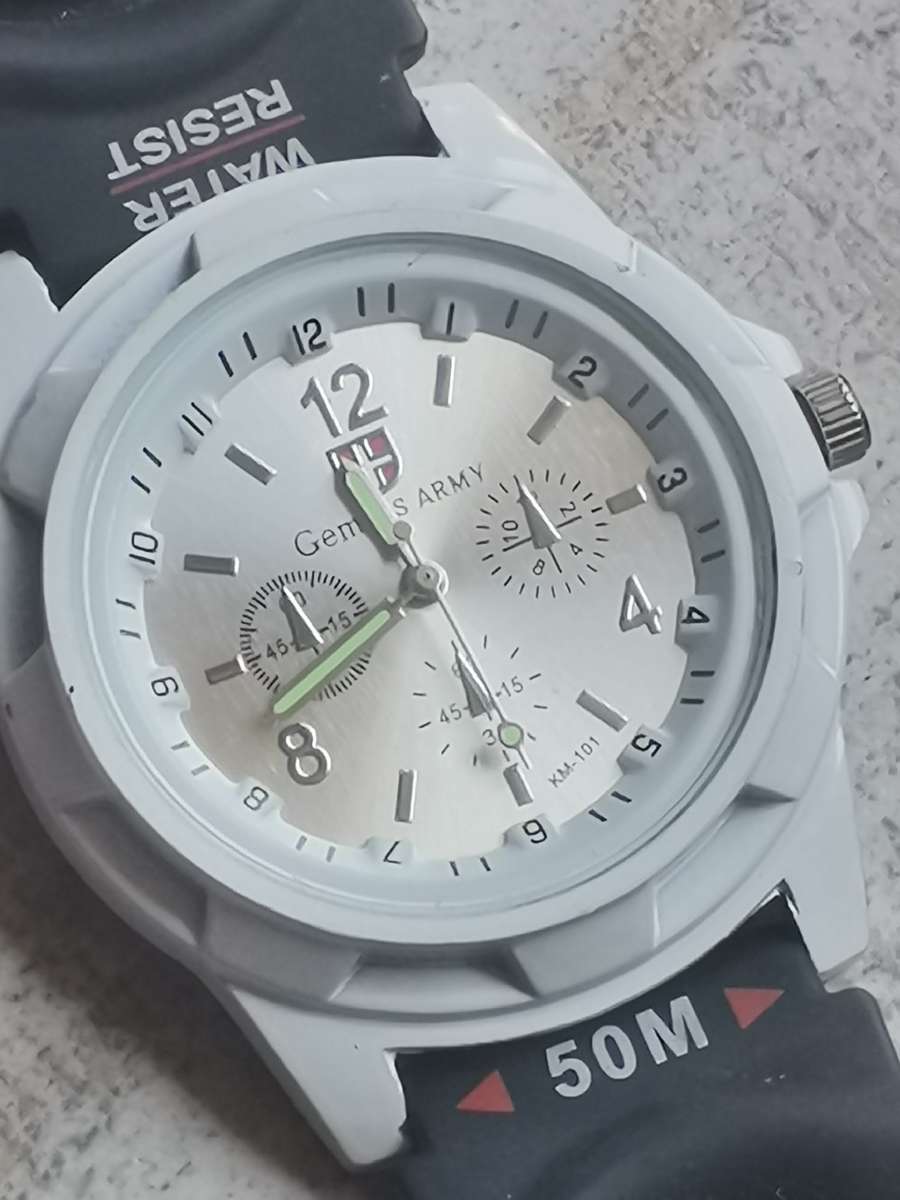 MENS INITIAL AND GEMIUS ARMY WATCH BOTH IN EXCELLENT WORKING CONDITION - BIDDING FOR BOTH