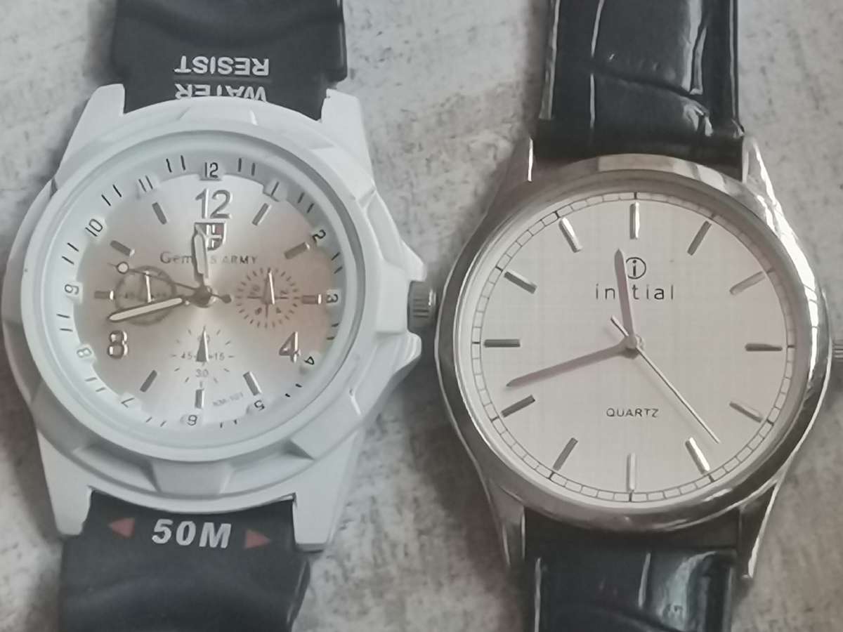 MENS INITIAL AND GEMIUS ARMY WATCH BOTH IN EXCELLENT WORKING CONDITION - BIDDING FOR BOTH