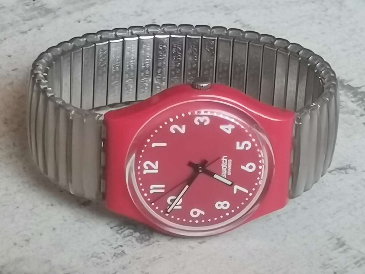 MENS RED SWATCH AG-2009 SWISS MADE WATCH IN EXCELLENT WORKING CONDITION