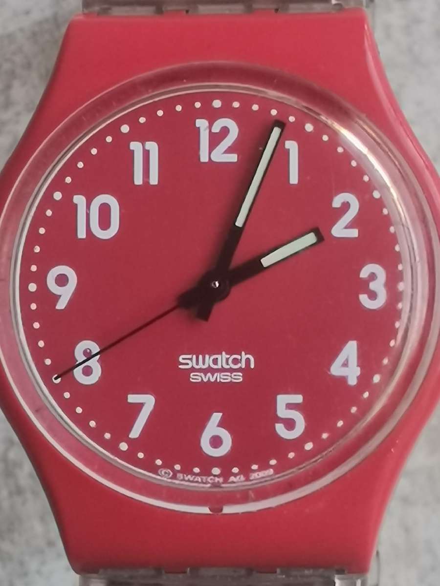 MENS RED SWATCH AG-2009 SWISS MADE WATCH IN EXCELLENT WORKING CONDITION