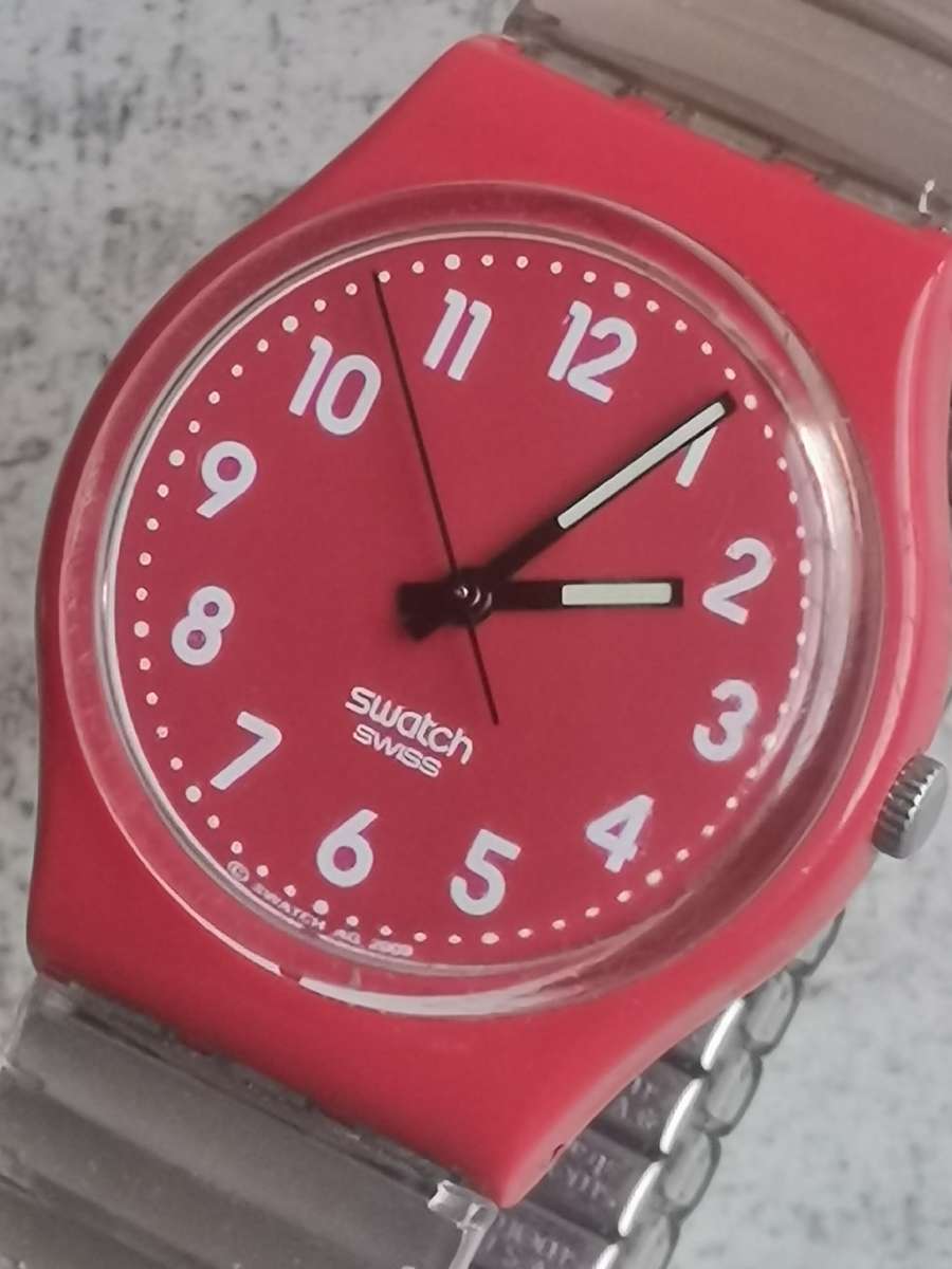 MENS RED SWATCH AG-2009 SWISS MADE WATCH IN EXCELLENT WORKING CONDITION