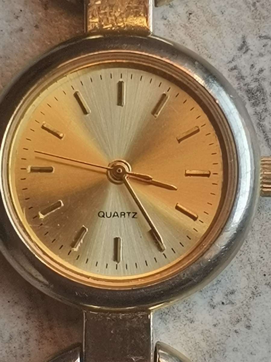 LADIES WATCH COLLECTION ALL IN EXCELLENT WORKING CONDITION - BIDDING FOR ALL 5 WATCHES