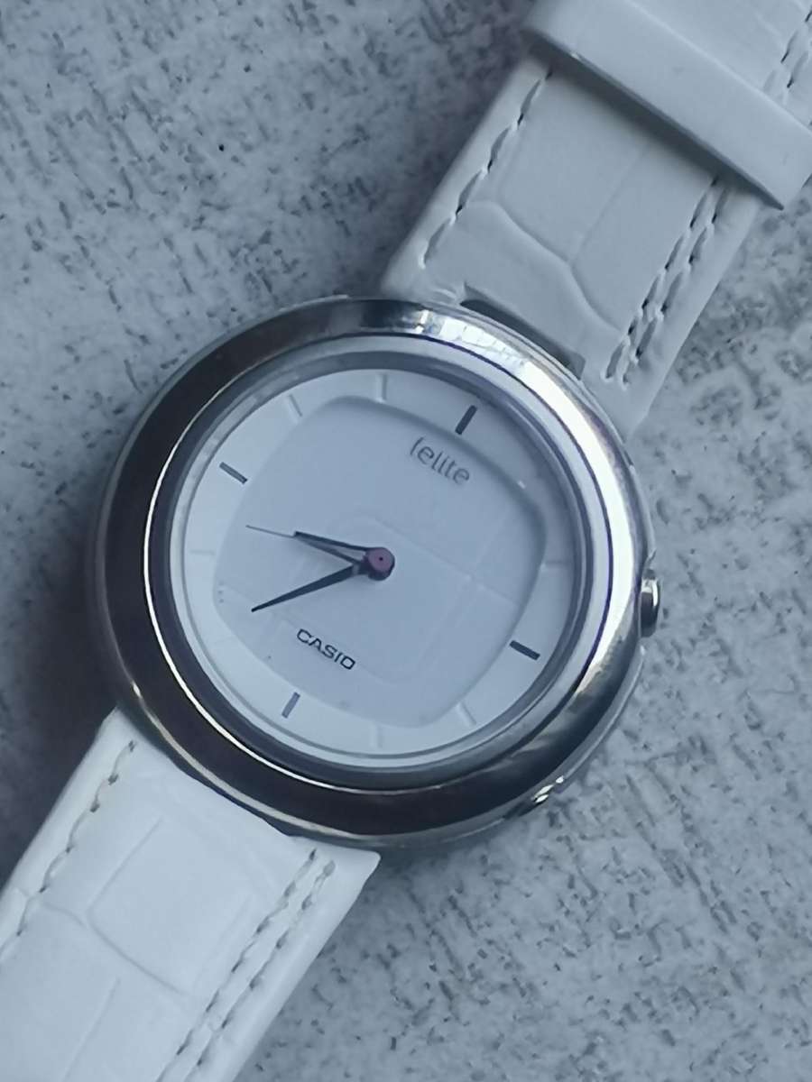 LADIES CASIO FELITE WATCH IN EXCELLENT WORKING CONDITION