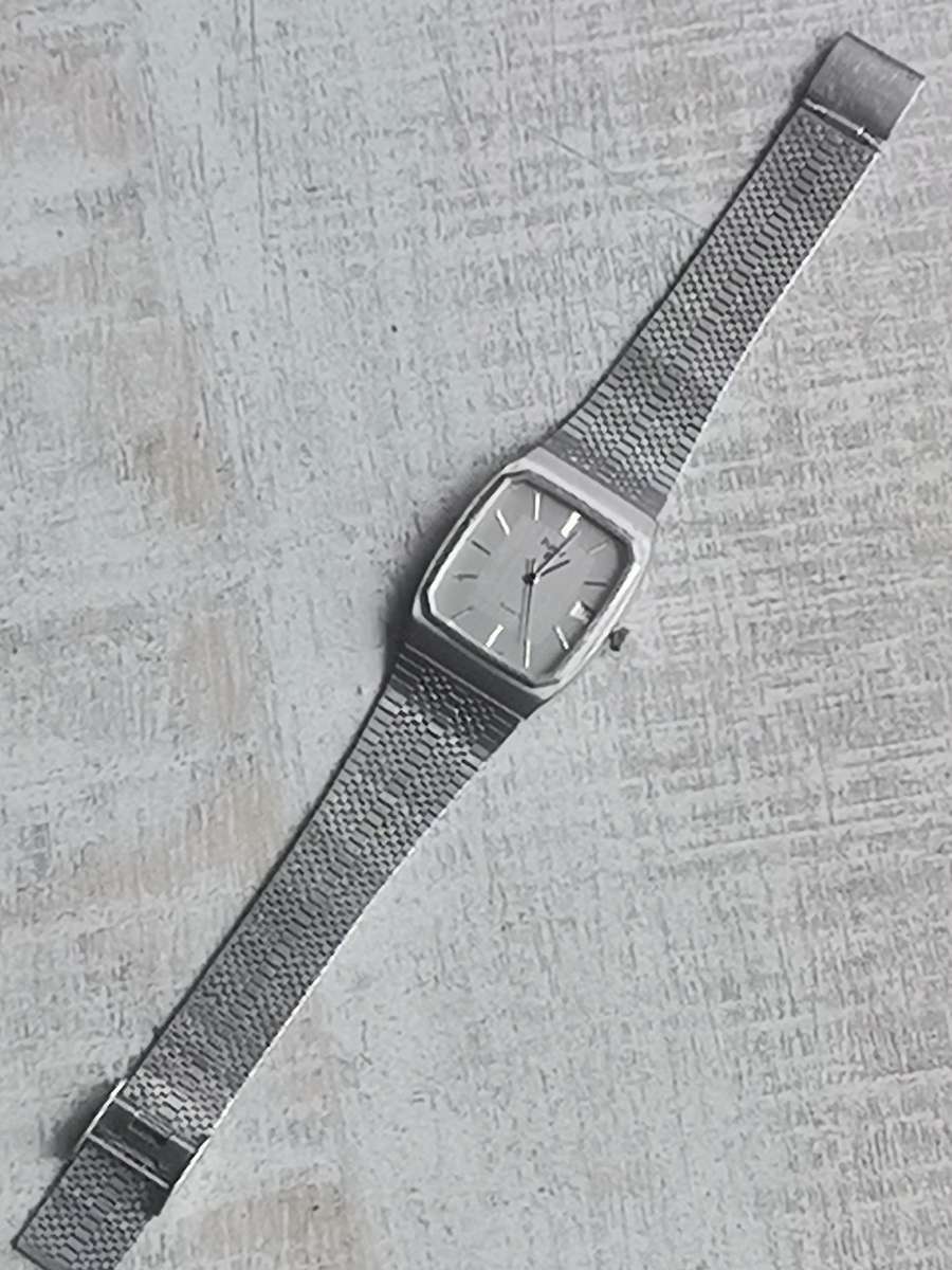 MENS VINTAGE PULSAR WATCH IN EXCELLENT WORKING CONDITION