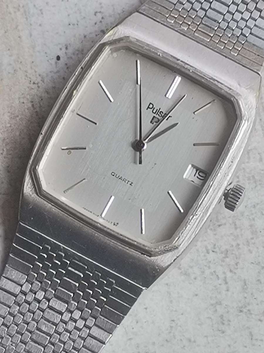 MENS VINTAGE PULSAR WATCH IN EXCELLENT WORKING CONDITION