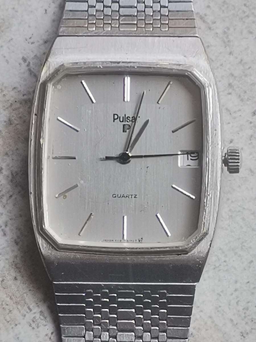 MENS VINTAGE PULSAR WATCH IN EXCELLENT WORKING CONDITION