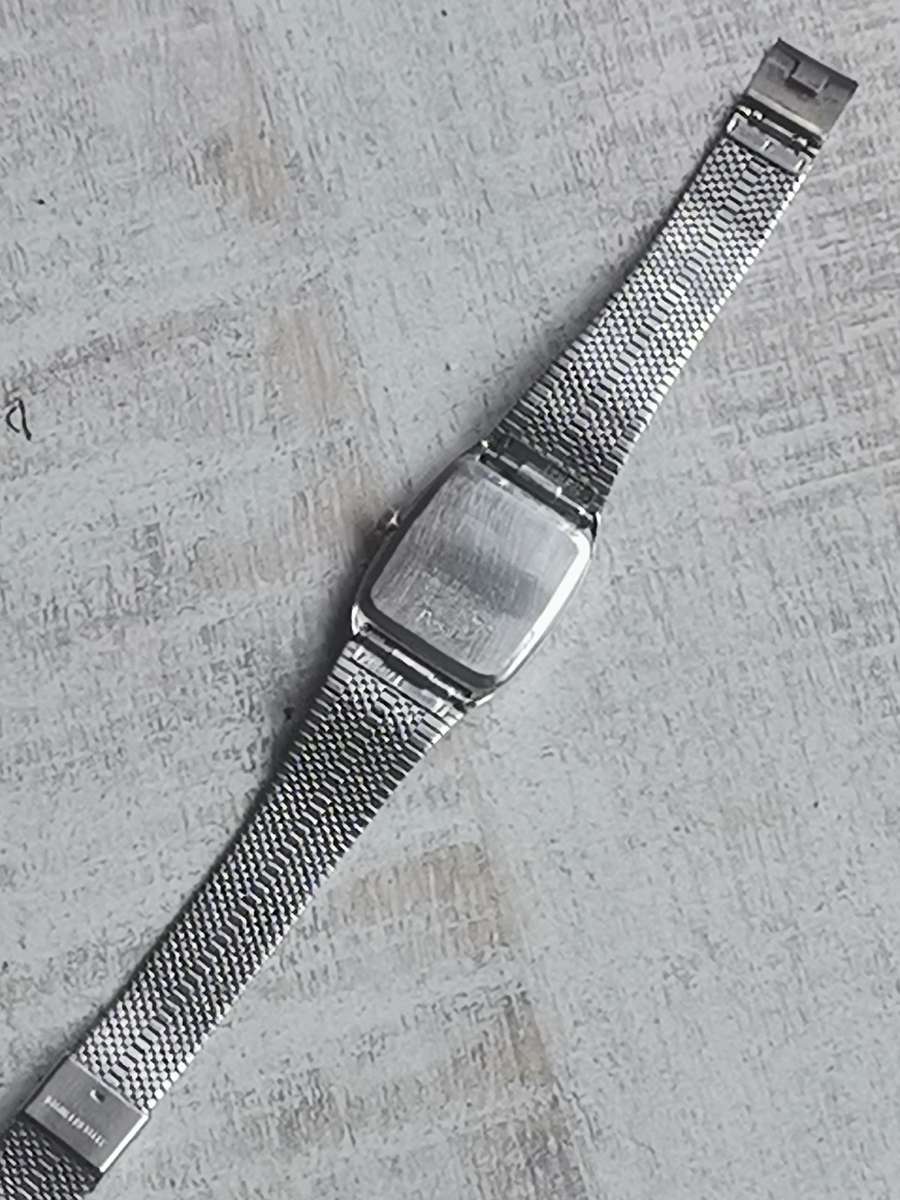 MENS VINTAGE PULSAR WATCH IN EXCELLENT WORKING CONDITION