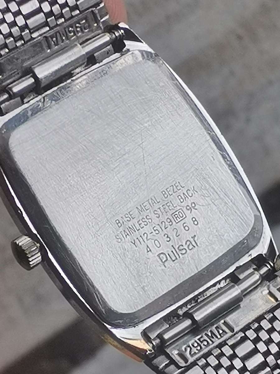 MENS VINTAGE PULSAR WATCH IN EXCELLENT WORKING CONDITION