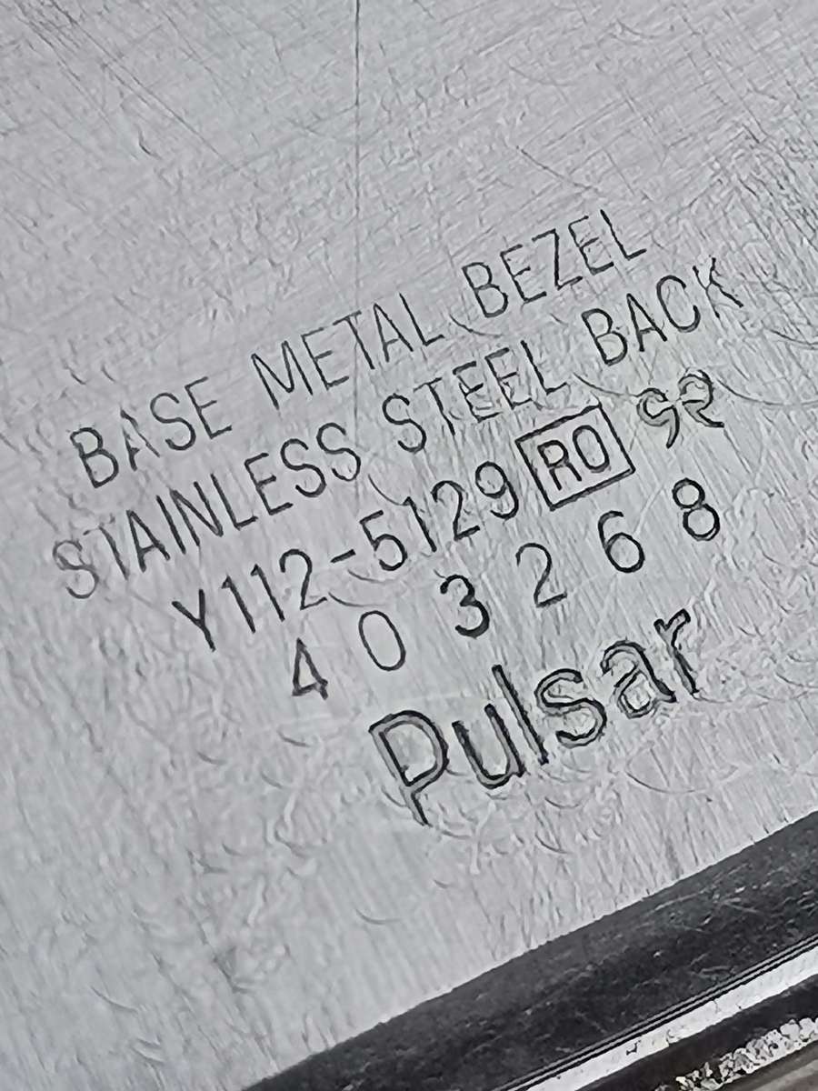 MENS VINTAGE PULSAR WATCH IN EXCELLENT WORKING CONDITION