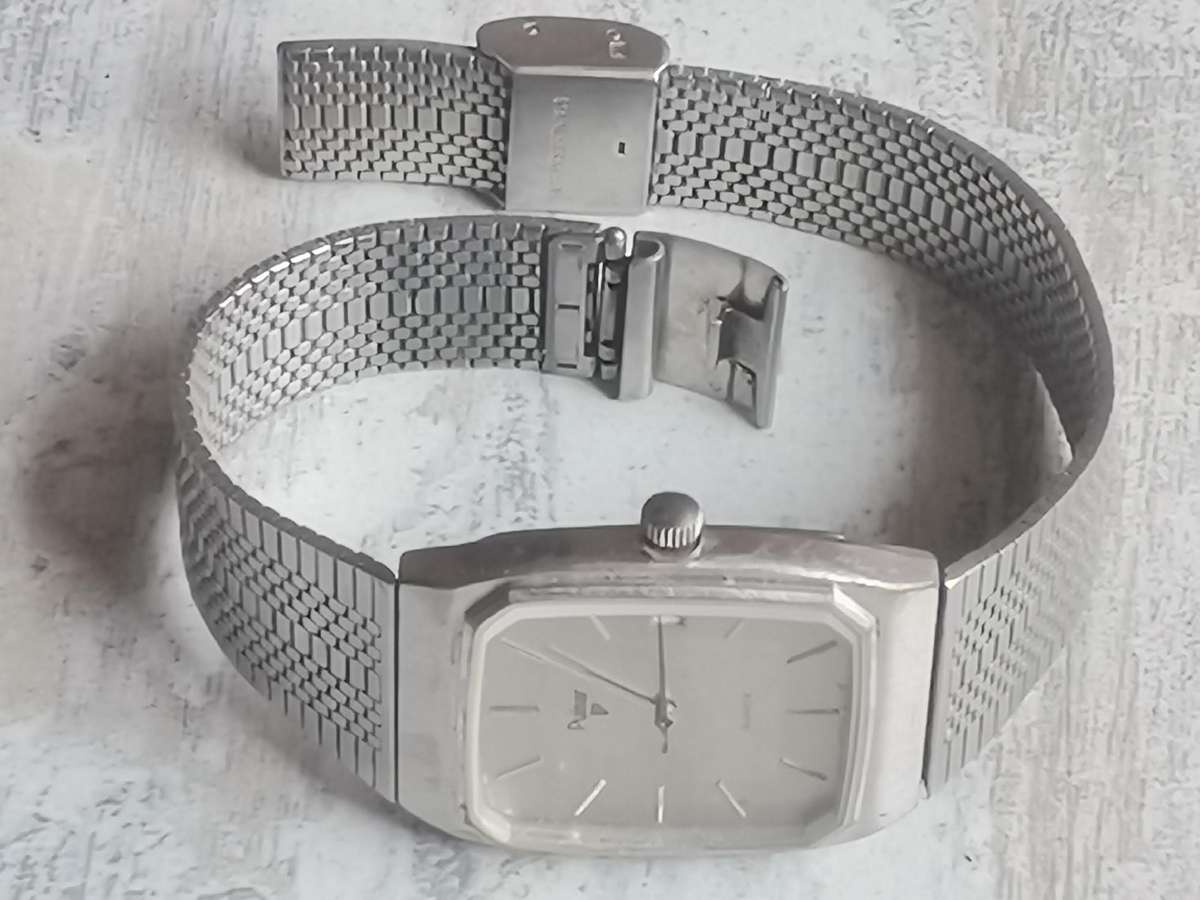 MENS VINTAGE PULSAR WATCH IN EXCELLENT WORKING CONDITION