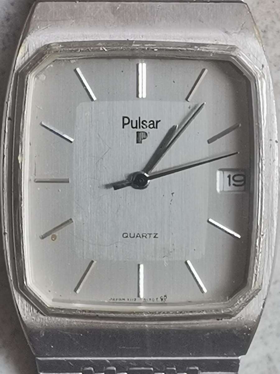 MENS VINTAGE PULSAR WATCH IN EXCELLENT WORKING CONDITION