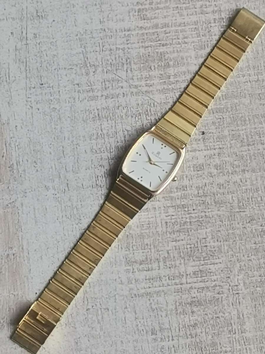 MENS GOLD RICARDO WATCH IN EXCELLENT WORKING CONDITION