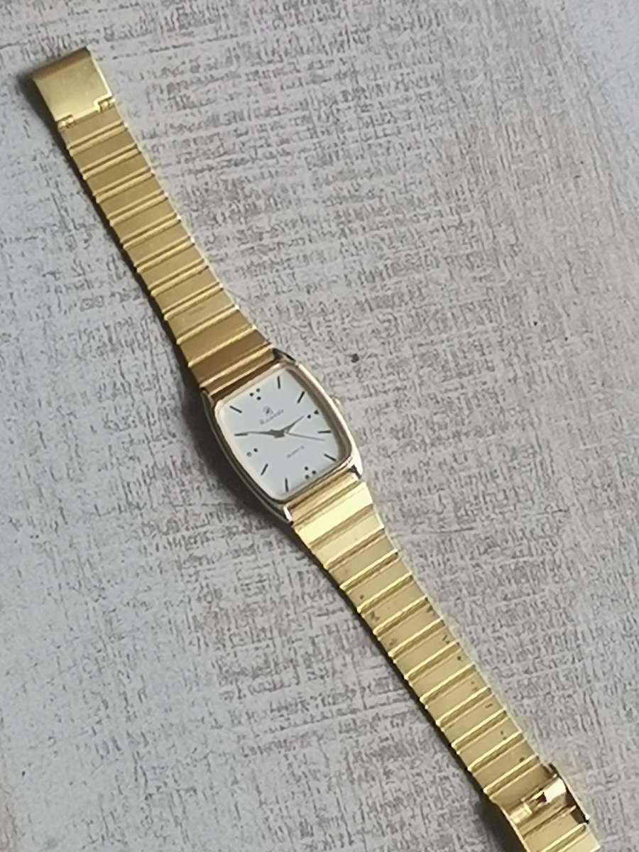 MENS GOLD RICARDO WATCH IN EXCELLENT WORKING CONDITION