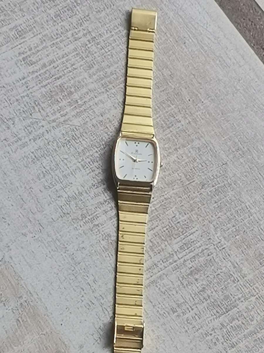 MENS GOLD RICARDO WATCH IN EXCELLENT WORKING CONDITION