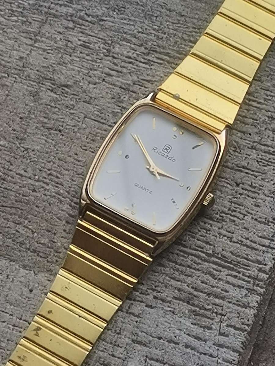 MENS GOLD RICARDO WATCH IN EXCELLENT WORKING CONDITION