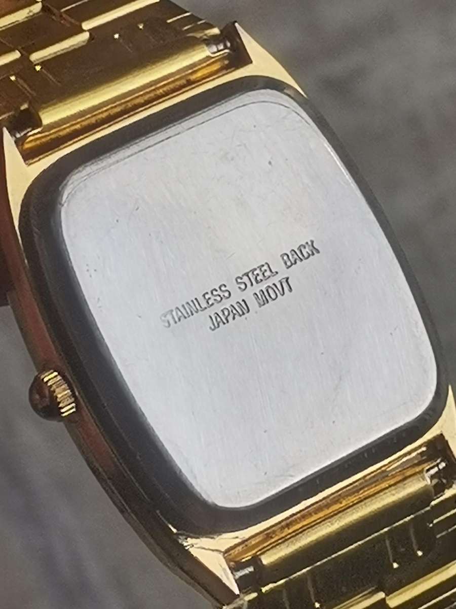 MENS GOLD RICARDO WATCH IN EXCELLENT WORKING CONDITION