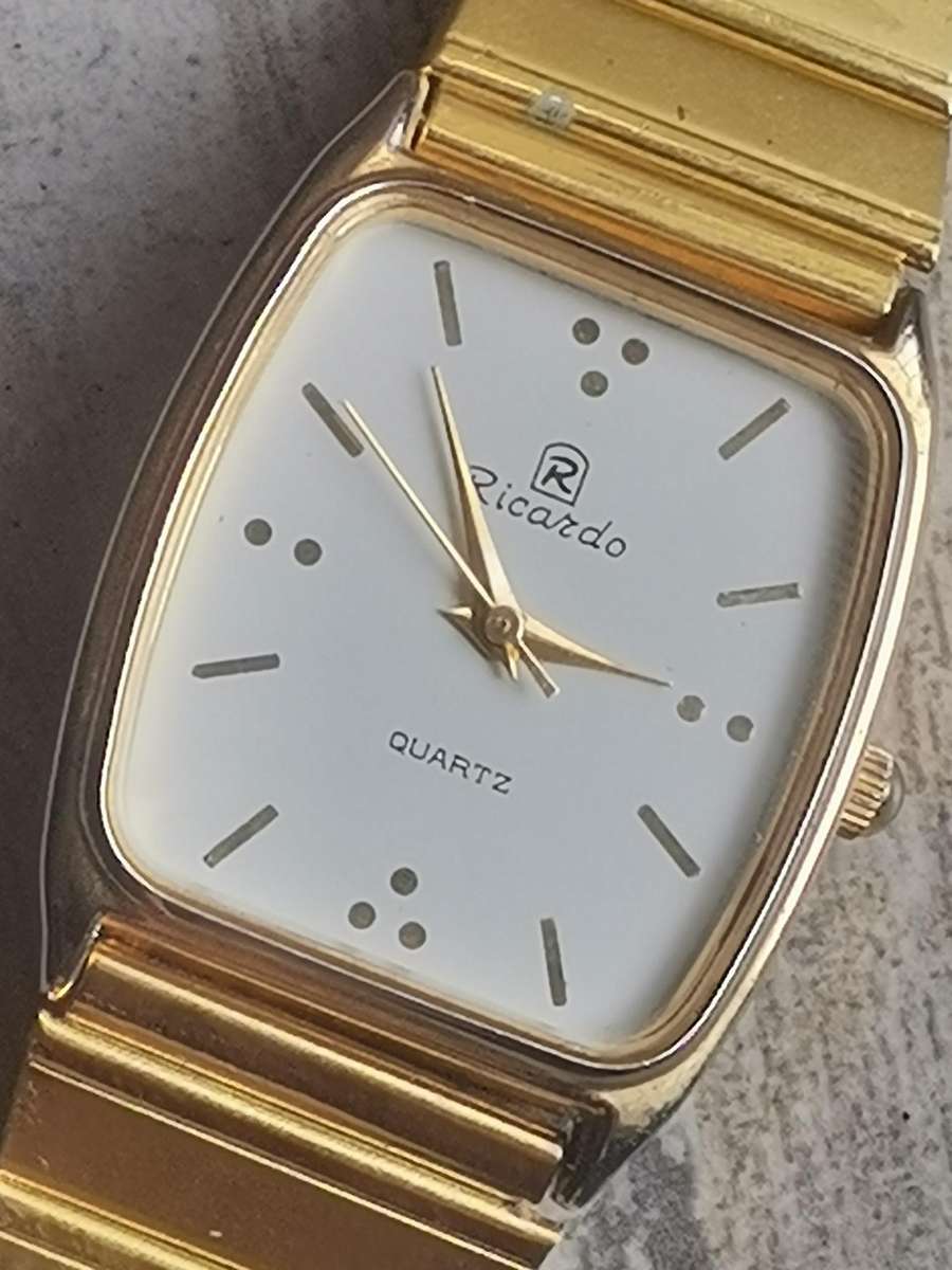 MENS GOLD RICARDO WATCH IN EXCELLENT WORKING CONDITION