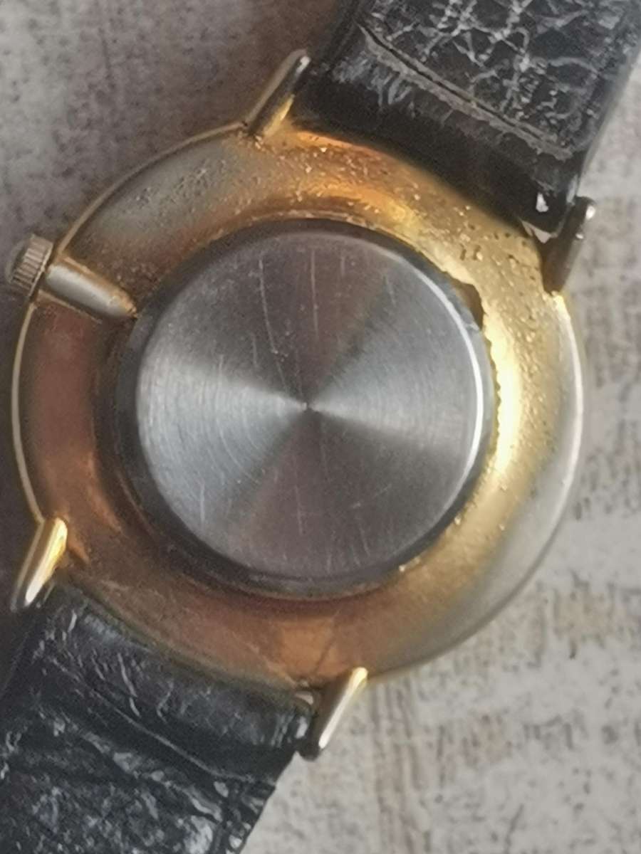 MENS MID-SIZE WATCHES ALL IN EXCELLENT WORKING CONDITION - BIDDING FOR ALL 3 WATCHES