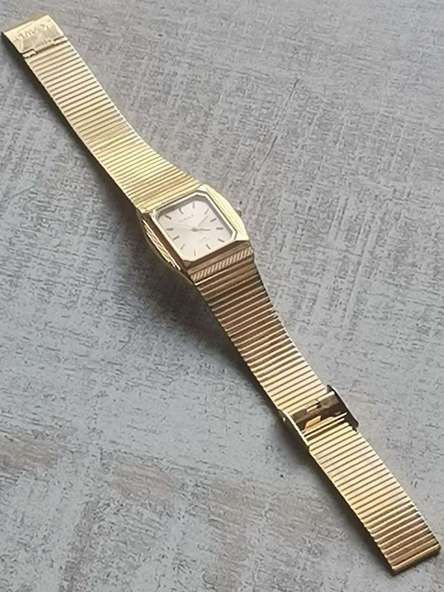 LADIES GOLD OMAX WATCH IN EXCELLENT WORKING CONDITION