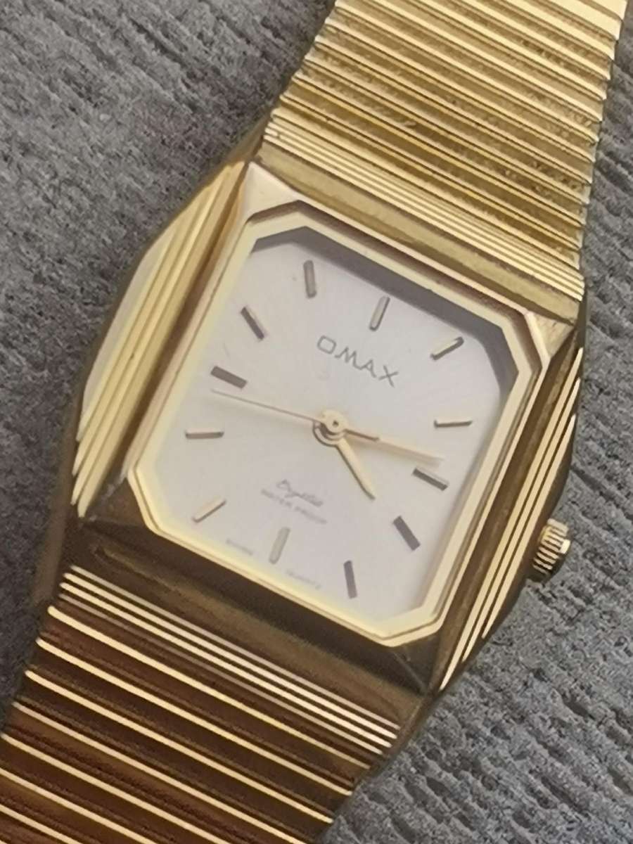 LADIES GOLD OMAX WATCH IN EXCELLENT WORKING CONDITION