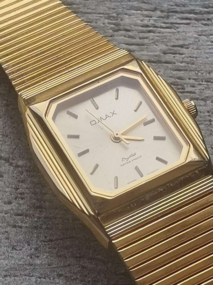 LADIES GOLD OMAX WATCH IN EXCELLENT WORKING CONDITION
