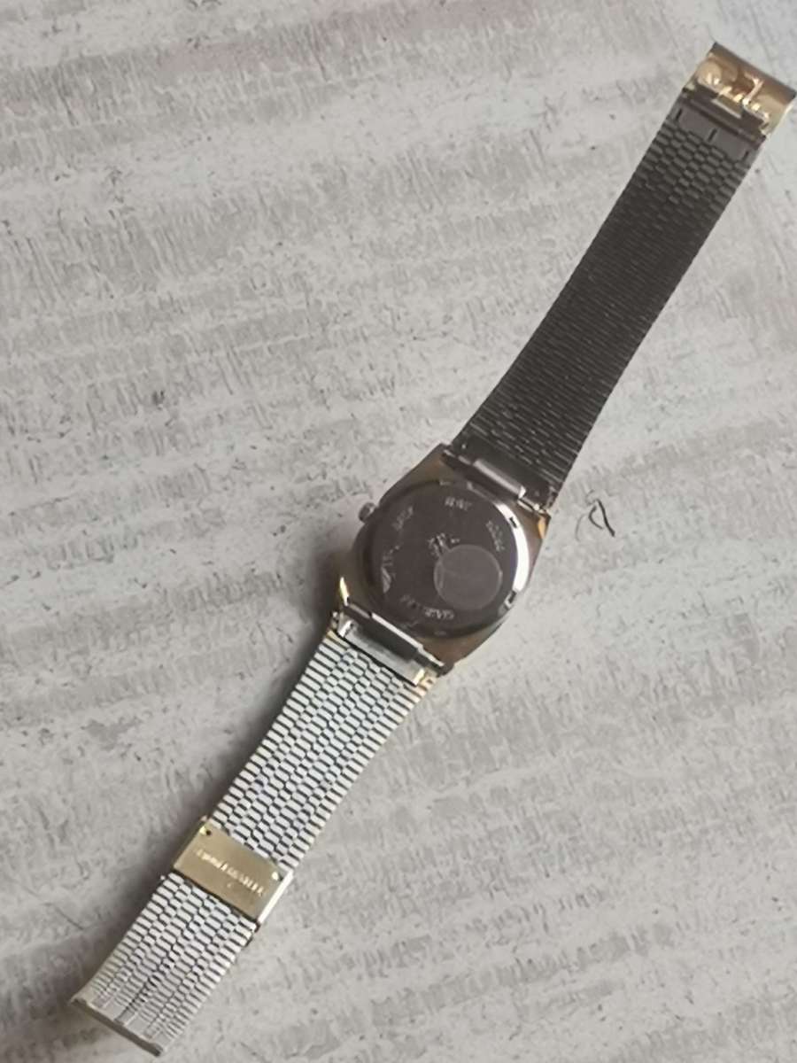 LADIES GOLD OMAX WATCH IN EXCELLENT WORKING CONDITION