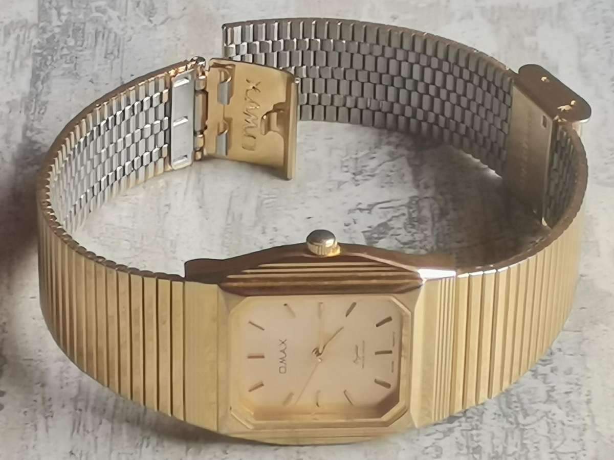 LADIES GOLD OMAX WATCH IN EXCELLENT WORKING CONDITION
