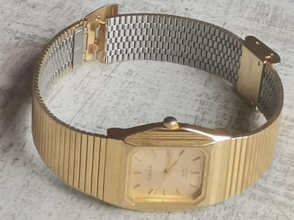 LADIES GOLD OMAX WATCH IN EXCELLENT WORKING CONDITION