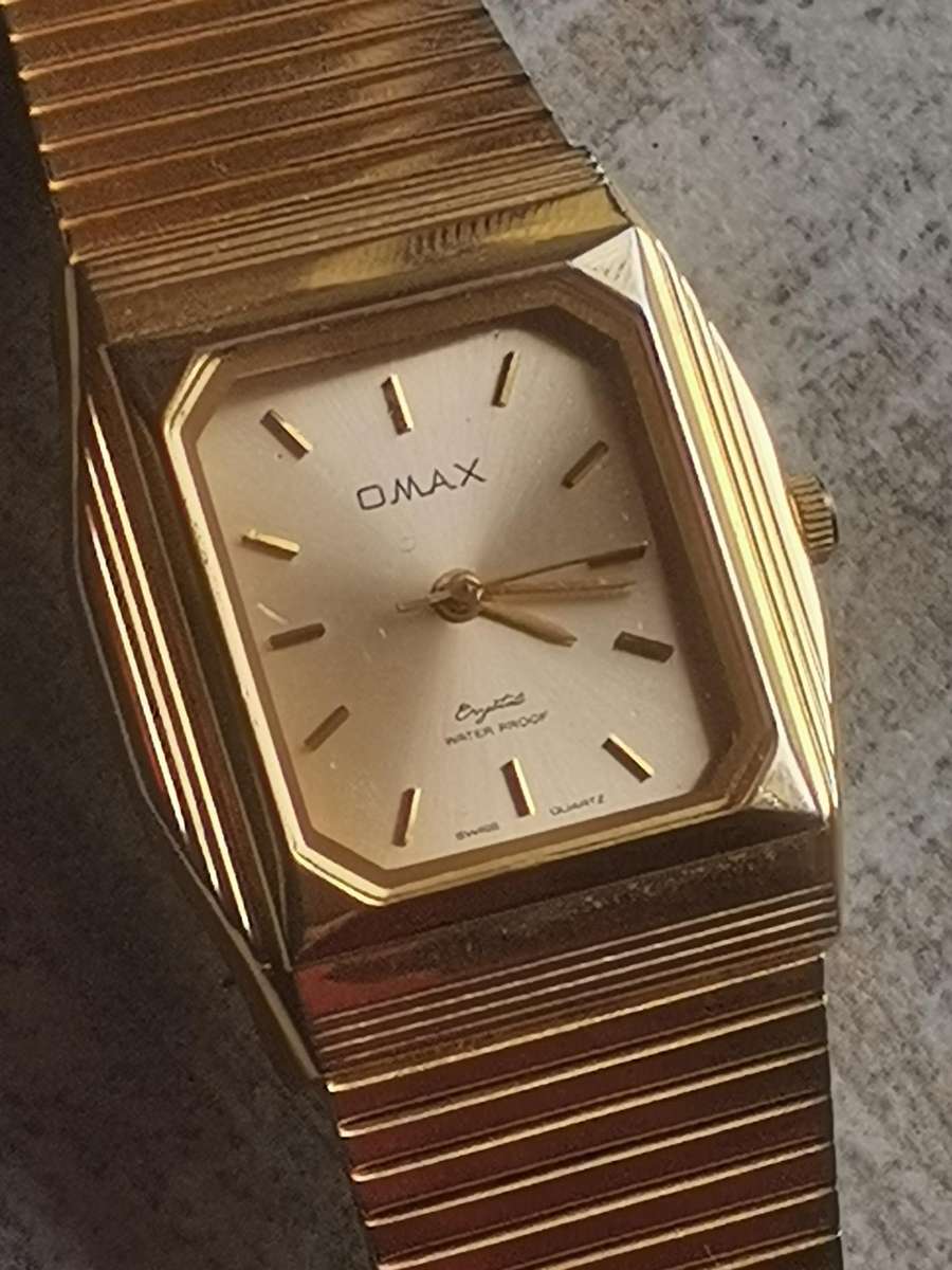 LADIES GOLD OMAX WATCH IN EXCELLENT WORKING CONDITION