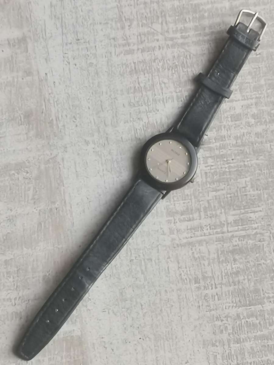 LADIES SUIZO WATCH IN EXCELLENT WORKING CONDITION