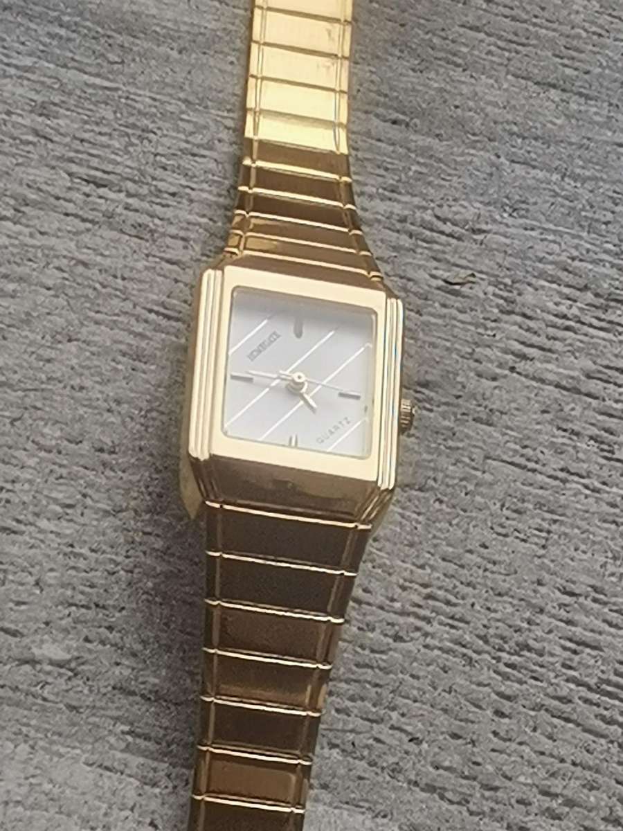 LADIES ALL GOLD HOMEGATE WATCH IN EXCELLENT WORKING CONDITION
