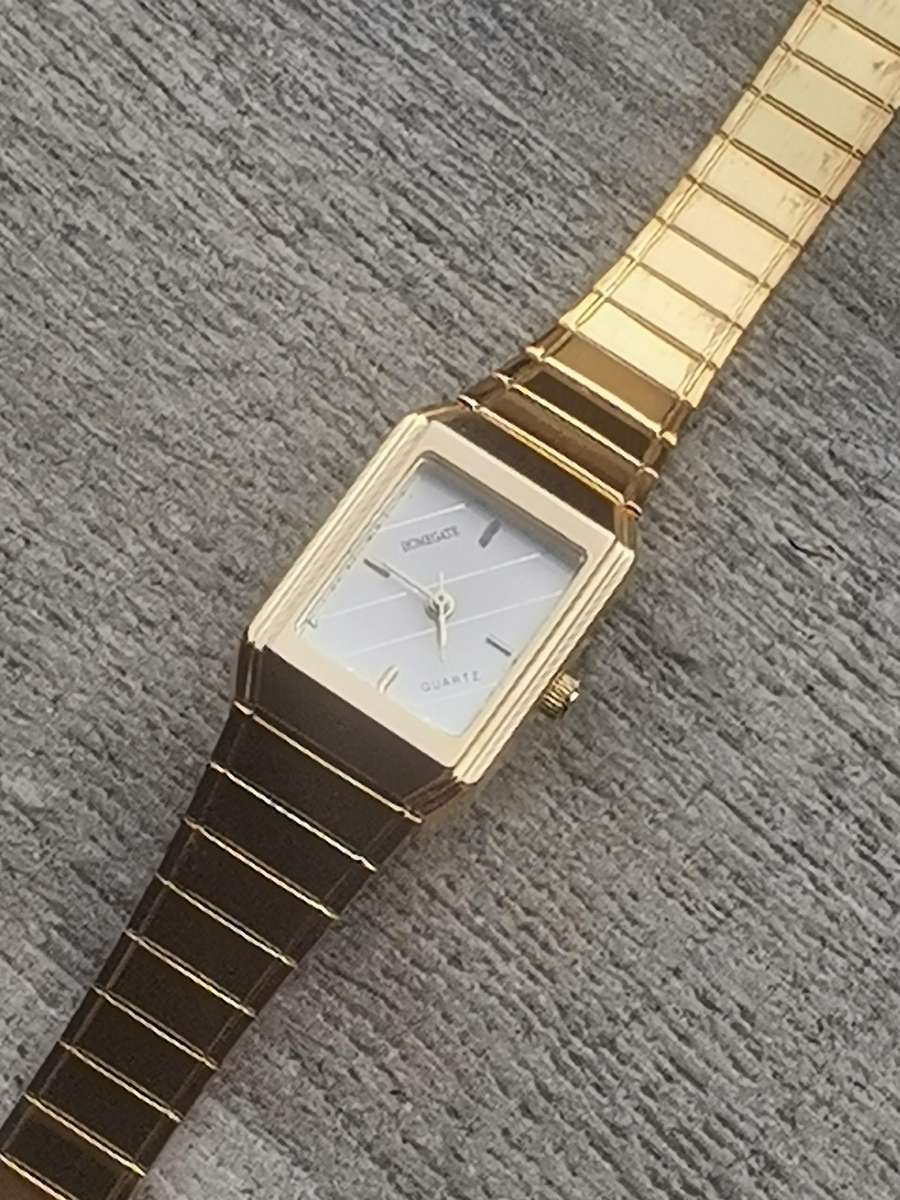 LADIES ALL GOLD HOMEGATE WATCH IN EXCELLENT WORKING CONDITION