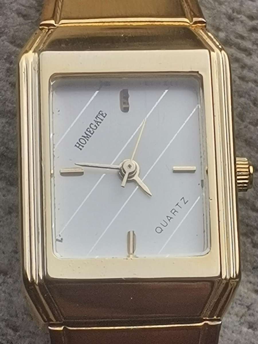 LADIES ALL GOLD HOMEGATE WATCH IN EXCELLENT WORKING CONDITION