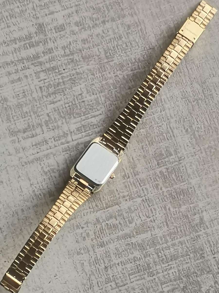 LADIES ALL GOLD HOMEGATE WATCH IN EXCELLENT WORKING CONDITION