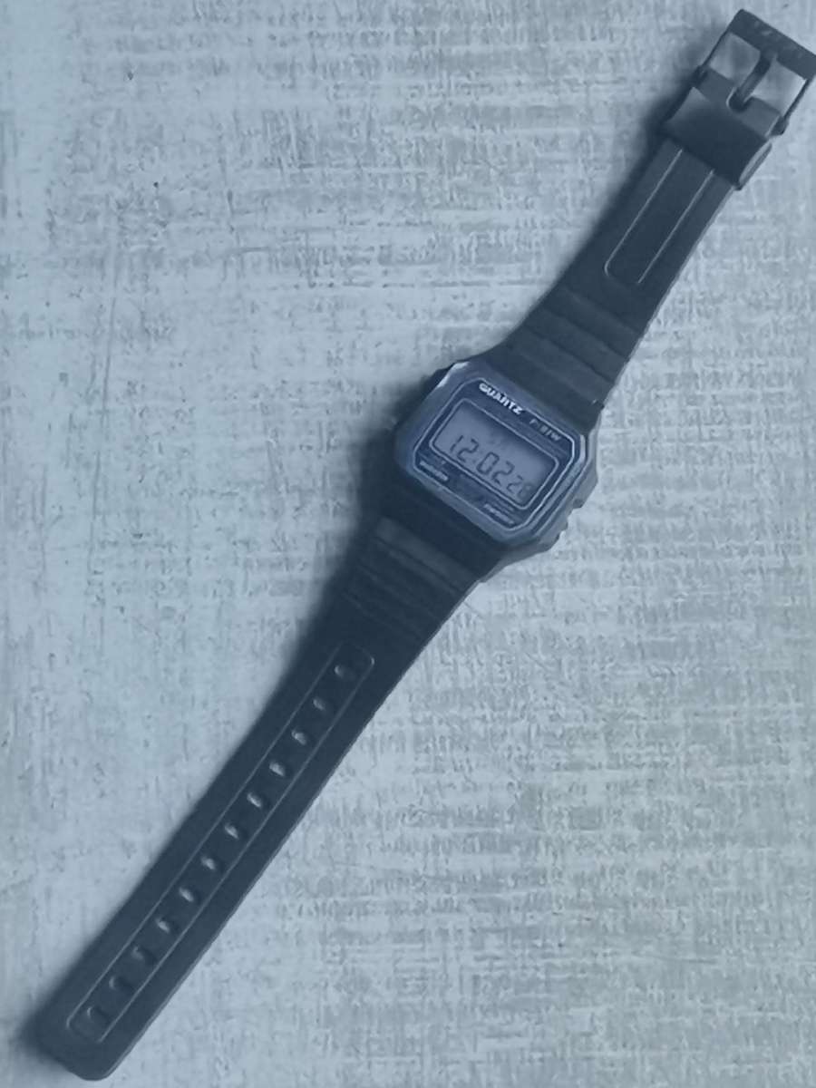 MENS CASIO F-91W DIGITAL ALARM CHRONOGRAPH WATCH IN EXCELLENT WORKING CONDITION - AS NEW